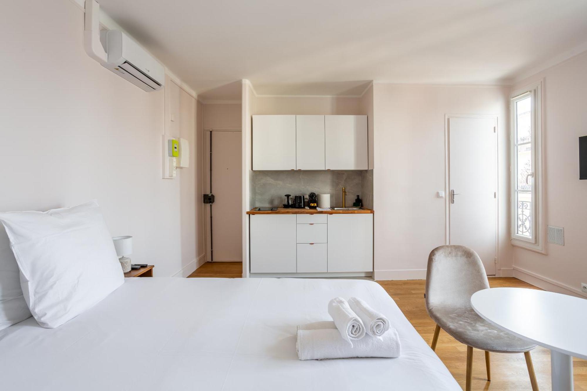The Charming Republic Place Apartment *